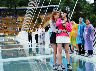 LoveandSensationBehindtheCurtain高清完整版
